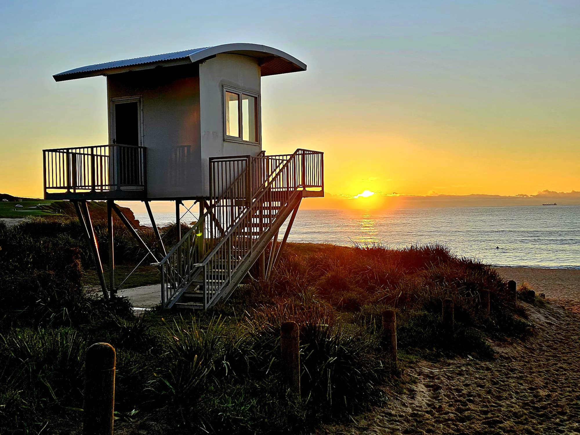 The lifeguard tower at Wollongong City Beach at sunrise